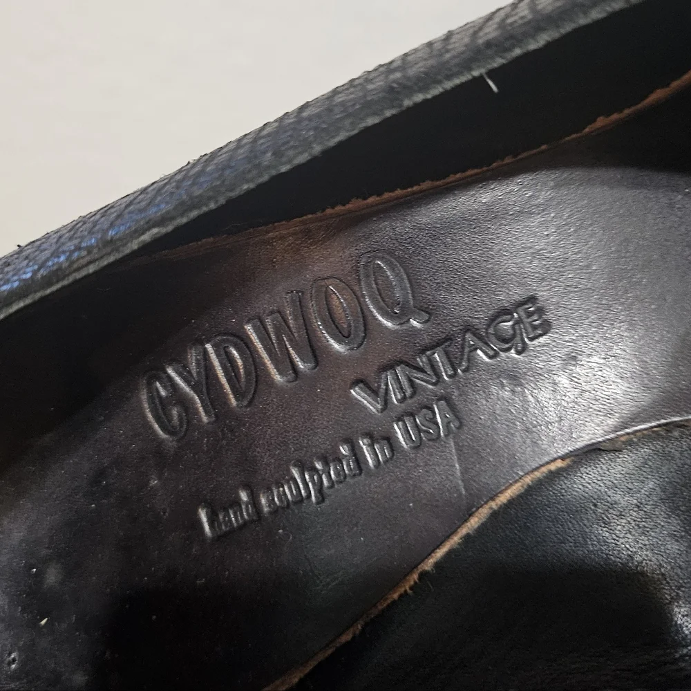 CYDWOQ Pointed Black Leather Flats
